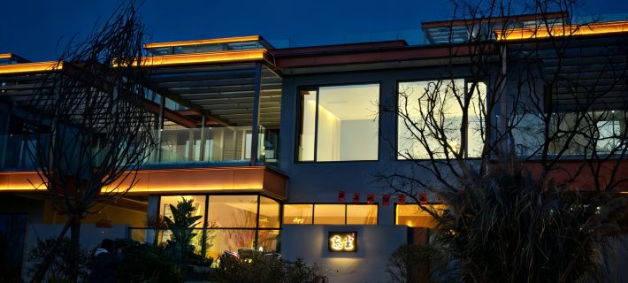 Wangchen Mountain Retreat Luxury Homestay Hotele w: Deyang
