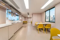 Hanting Express Hotel (Zhuhai Lovers Middle Road Sun and Moon Shell Grand Theater) - parking