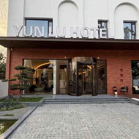 Yunlu Holiday Hotel (Huaibei Old Power Plant Kuiniu Sky Street)