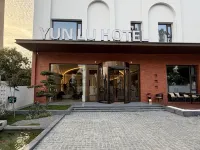 Yunlu Holiday Hotel (Huaibei Old Power Plant Kuiniu Sky Street) - parking