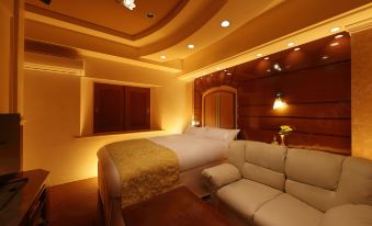 2. Hotel Fi..