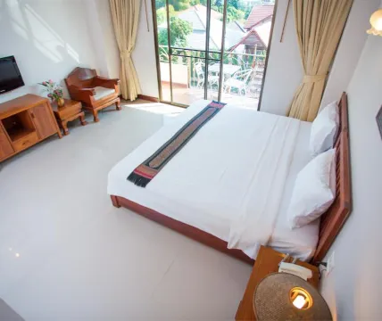 ห้องดีลักซ์ เตียงใหญ่ 1 เตียง