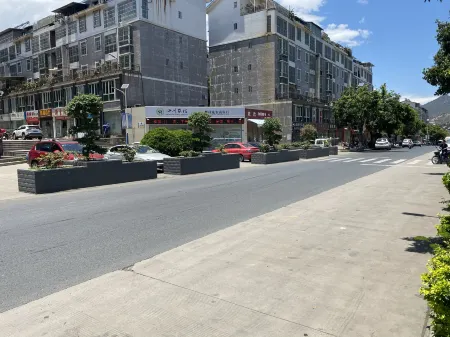 Miyi 16 Yuan Hotel Отели рядом с достопримечательностью «Zhuanxu Dragon Cave Scenic Area»