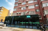 Jasmine Art Hotel (Xinxianghe Normal University Wanda Plaza) Hotels in 