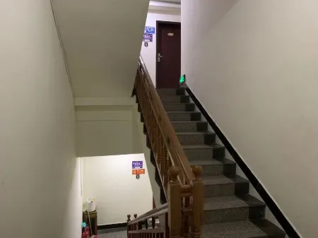 Rujia Business Hotel