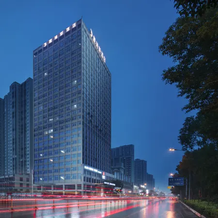 Daems Grand Hotel(Yuanjiang Rainbow island)