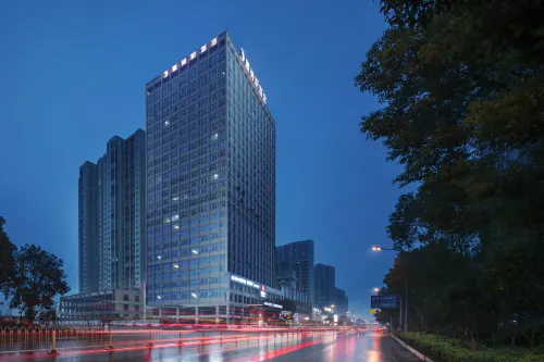 Daems Grand Hotel(Yuanjiang Rainbow island) Hotels in Yuanjiang