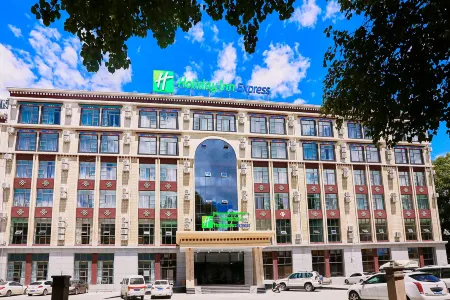 Holiday Inn Express Lhasa Potala Palace Отели рядом с достопримечательностью «Potala Palace»
