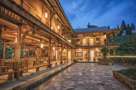 jiudingqionglu Отели рядом с достопримечательностью «Huashuiwan First Village Hot Spring Hotel»