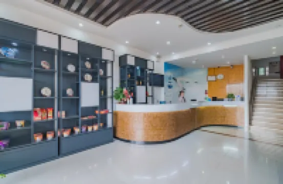 Azure Cloud Sea Apartment (Shenzhen Shantou Cooperation Zone Branch)