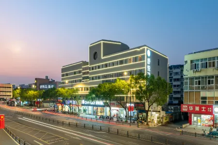CHAMJOY Hotel (Jiaxing Nanhu Moon River Ancient Street) Отели рядом с достопримечательностью «Jiaxing University (North Campus)»