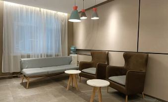 Homeinn Hotel (Korla Youth Road People's Square)