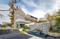 Floral Hotel·Luxury Yunben Hotel (Weihai Huancuilou Shop) Hotels in Weihai