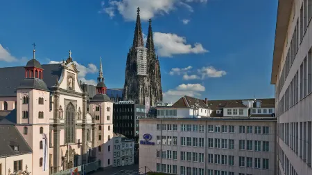 Hilton Cologne Отели рядом с достопримечательностью «Dom Treasury»
