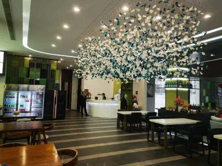 YiXinJu(A house in a good and warm mood)