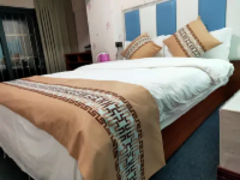 營山鑫隆弘運商務酒店