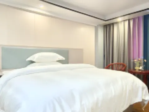 Dubai eight star hotel (Maoming people's Hospital high speed railway station store) Hotels in Maoming