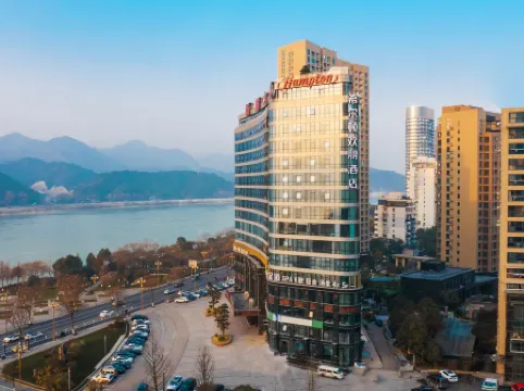Hampton by Hilton Hangzhou Tonglu Fuchun River Отели рядом с достопримечательностью «Binjiang Ecology Park»