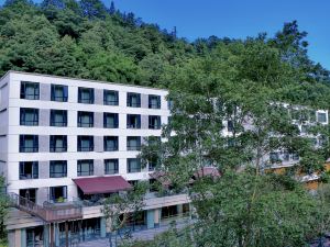 Sakura Hot Spring Holiday Hotel