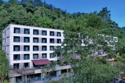 Sakura Hot Spring Holiday Hotel Hotels in Chongzhou