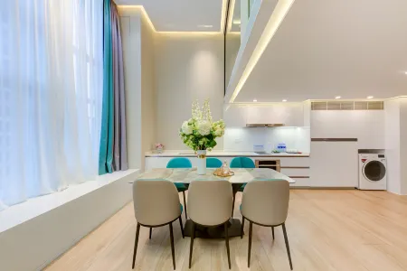 Versailles Apartment (Zhuhai Gongbei Port High-speed Railway Station) Отели рядом с достопримечательностью «Hengqin Bridge»