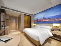 Vienna International Hotel (Zhongjiang Branch) Hotels near Huangjiguang Memorial Hall (North Gate)