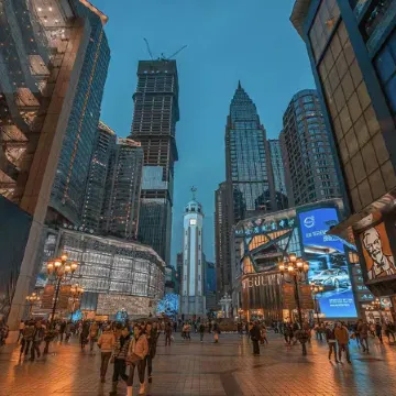 Qimen Theme Hotel (Jiefangbei Hongyadong Shop) Отели рядом с достопримечательностью «Jiefangbei Pedestrian Street»