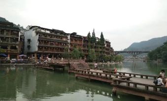 Fenghuang Rose Courtyard Inn