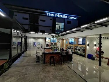 รูปภาพของเดอะมิดเดิลทาวน์