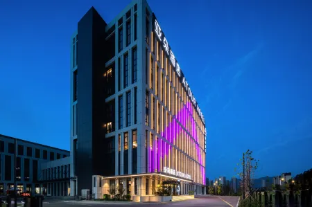 Lianyungang Wanda Plaza Atour Hotel Отели рядом с достопримечательностью «Donggang College of Huaihai Institute of Technology»