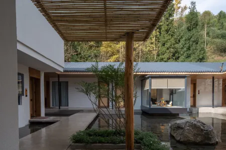 Pengzhou Ear Privacy Hot Spring B&B Отели рядом с достопримечательностью «Bailu Limestone Cave Wonder Peak»