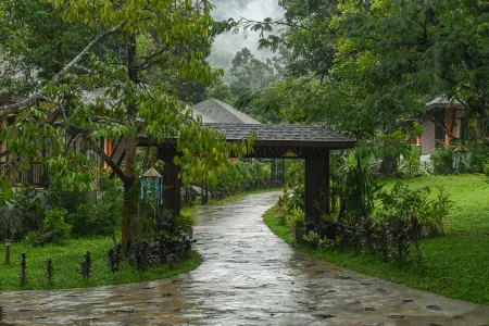 Cascade Tara Отели рядом с достопримечательностью «Пляж Липа Ной»