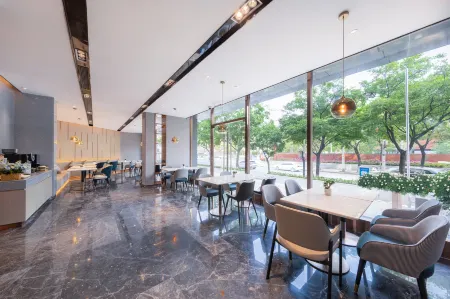 Atour Hotel Shanghai CBD Отели рядом с достопримечательностью «Kunyang Lake»