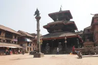 Pradhan House - Home Stay with Garden Hotel di Changunarayan