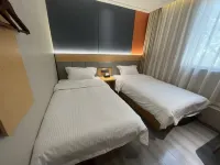 Home Inn Pebble Hotel (Shanghai Luoxiu Road Lianhua Road Subway Station) Отели рядом с достопримечательностью «Майчэн Сити Площадь»