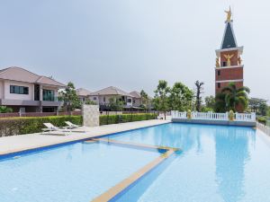 Pattaya detached three-bedroom pool villa