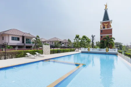 Pattaya town house three bedroom pool villa 【8 minutes drive to floating market + swimming pool】 Отели рядом с достопримечательностью «Bann sukhawadee»