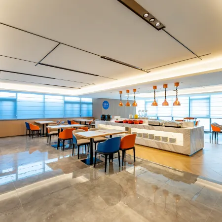Holiday Inn Express NANJING RIVERSIDE by IHG Отели рядом с достопримечательностью «Йиджианг Тауер»