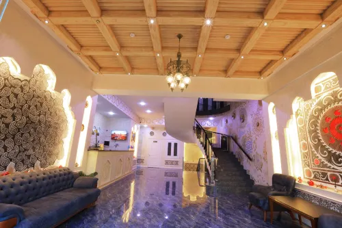 โรงแรมอายนิ