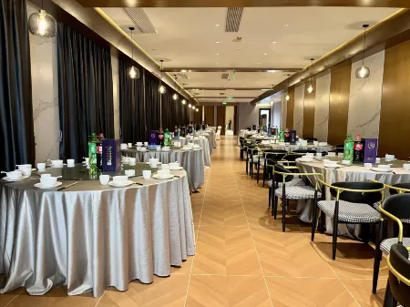 LFIA ATRUIUM HOTEL Отели рядом с достопримечательностью «Hubei Art Museum»