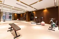 Carl Jinjie E-sports Hotel (Zhanjiang North Station Dingsheng Plaza Branch)