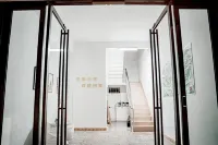Yijia Xiaozhu Homestay - Business