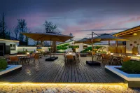 North Latitude 43° Homestay - bar