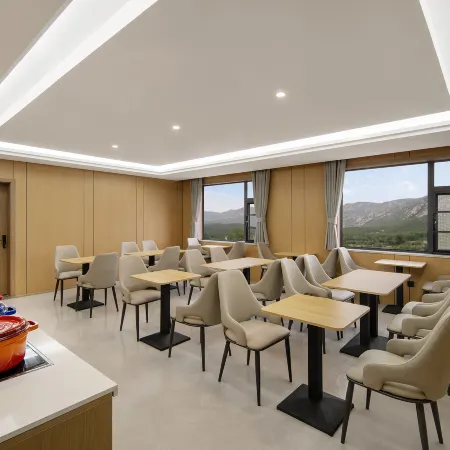 QIANNA HOTEL GLORIOUS (Dengfeng Songshan Scenic Area)