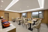 QIANNA HOTEL GLORIOUS (Dengfeng Songshan Scenic Area) - sarapan