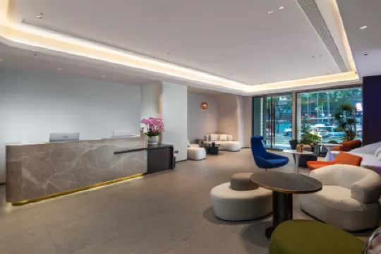 Happy Hour Hotel（Shenzhen Luohu East Gate）