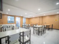 Qicai Danxia Yuexiang Xingcheng Smart Hotel