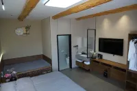 Aurora • Yaoyu Baking-themed Homestay