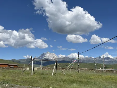 Kangding Manyunjian Homestay (Gulong Village) Отели рядом с достопримечательностью «Тагун»