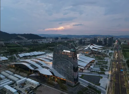 Anji International Convention Hotel Отели рядом с достопримечательностью «Memorial Hall of Changshuo Wu»